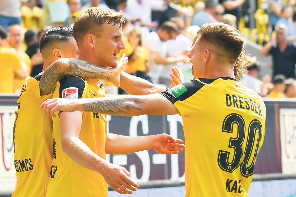 Welch ein Jubel: Julius Kade (r.) gratuliert Christoph Daferner.
