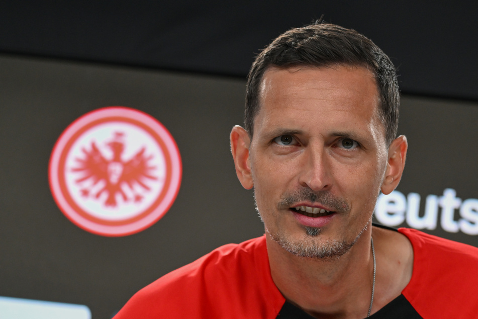 Eintracht-Coach Dino Toppmöller (42) erlebte seinen weltmeisterlichen Schützling zuletzt gelöster und lockerer als noch in den vergangenen Wochen.