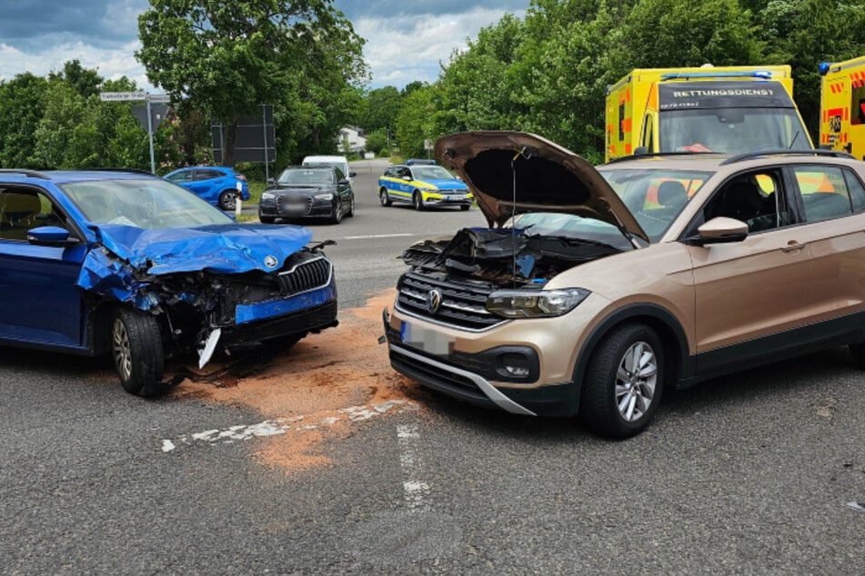 Auf der Frankenberger Straße krachten ein Skoda und ein VW zusammen.