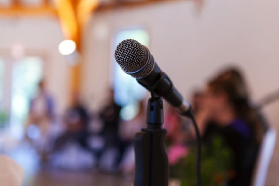 In der Feinkost auf der Karli kann man Stand-up-Comedians live erleben. (Symbolbild)