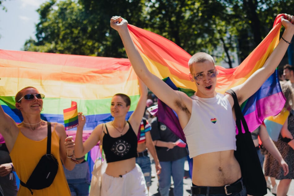 Das Highlight der "Cologne Pride 2023" findet am Sonntag (9. Juli) statt - dann ziehen hunderte Gruppen stimmungsvoll durch die Stadt.