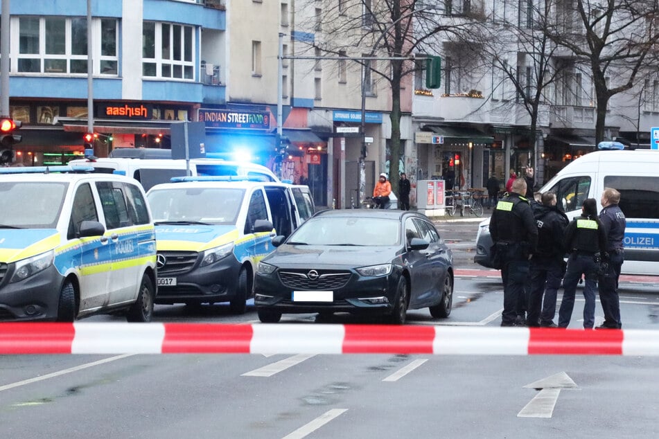 Die Frankfurter Allee wurde während der Ermittlungen gesperrt.