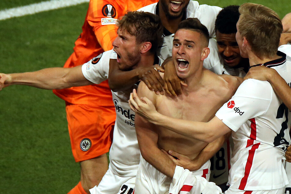 Rafael Borré (28, M.) verwandelte im 2022er Europa-League-Finale den entscheidenden Elfmeter zum Titelgewinn der Eintracht.