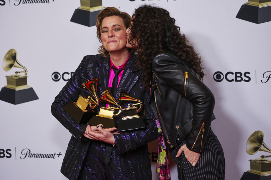 Brandi Carlile's (l) wife Catherine Shepherd and their two daughters introduced the singer for her Grammy performance.