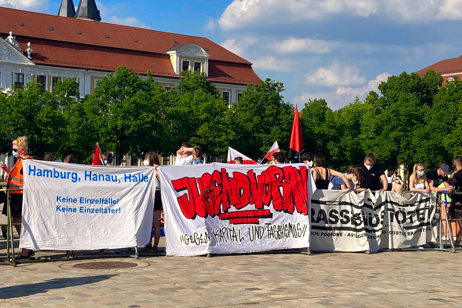 Teilnehmer eines Protestes gegen die AfD in Magdeburg.