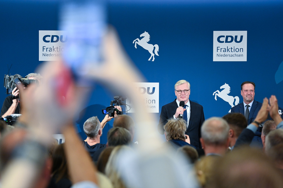 CDU-Spitzenkandidat Bernd Althusmann (55) spricht nach Bekanntgabe erster Prognosen zur Landtagswahl in Niedersachsen über das Ergebnis.