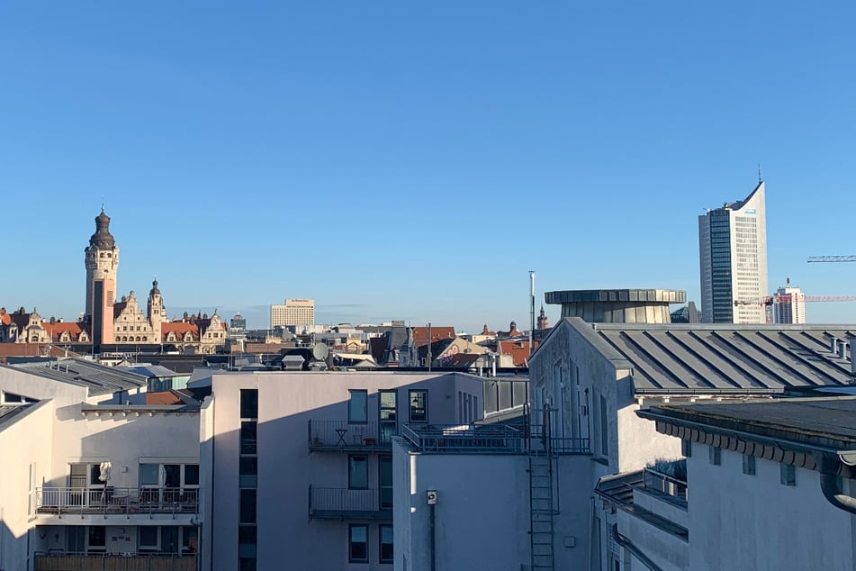 Am Montagmorgen strahlte der Himmel bereits über Leipzig. Auch in dieser Woche werden wieder viel Sonnenschein und milde Temperaturen erwartet.