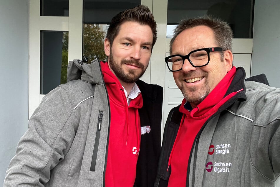 Die echten Mitarbeiter erkennt man am Ausweis und der grauen Dienstjacke.