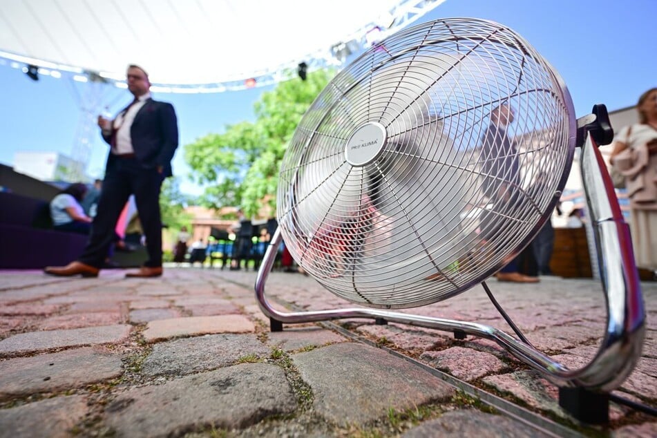 In NRW knacken die Temperaturen in dieser Woche wohl die 40- Grad-Marke. (Symbolbild)