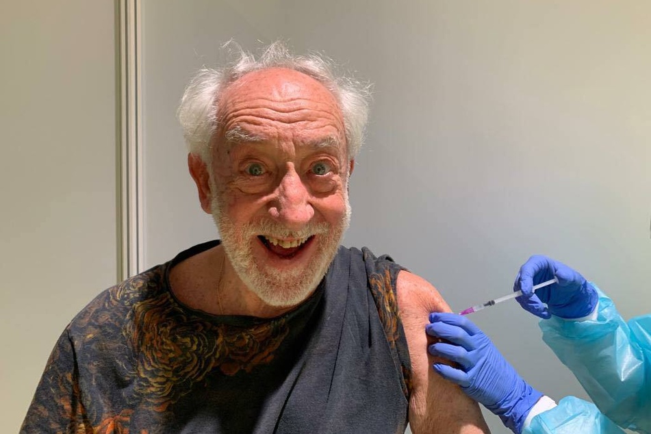Schauspieler Dieter Hallervorden (85) hat sich gegen das Coronavirus impfen lassen.