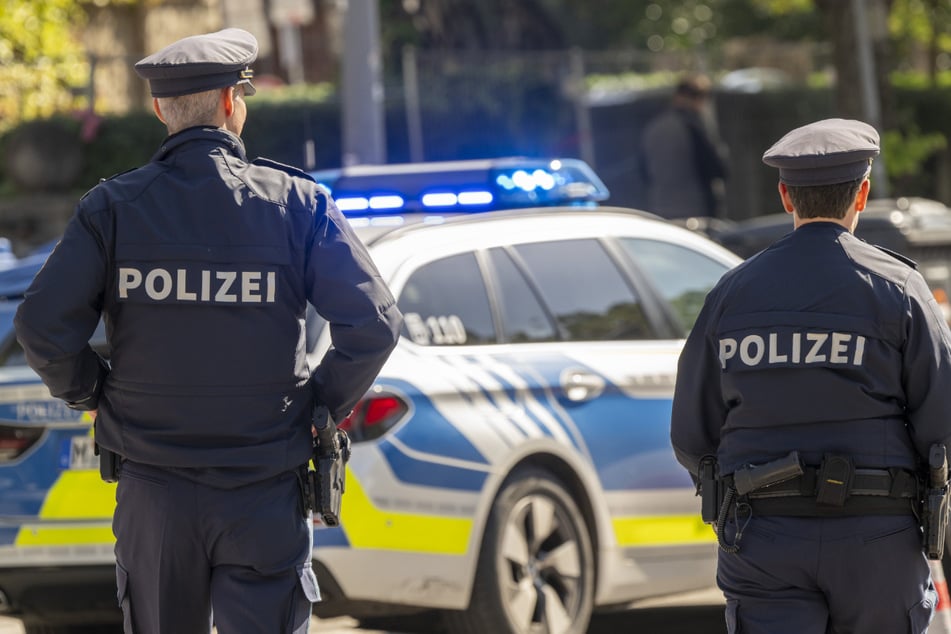 München: Geparkte Autos in München besprüht: Polizei ermittelt