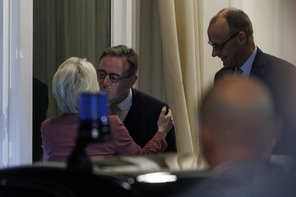 EU-Kommissionspräsidentin Ursula von der Leyen (67, l.), Ministerpräsident Bart De Wever (54) und Friedrich Merz (70) während eines Treffens in Brüssel.