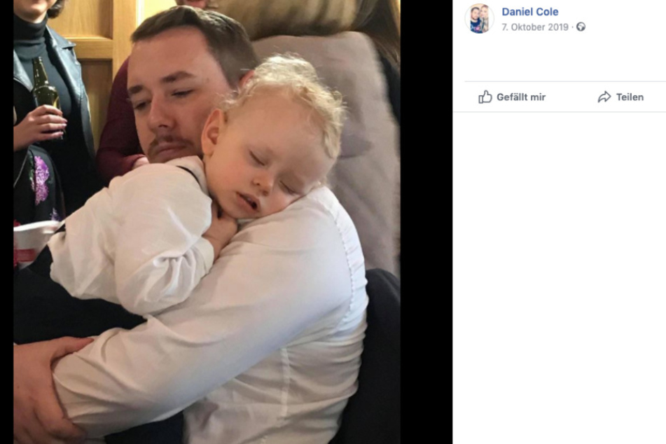 Daniel Cole und sein Sohn. Ein Foto der beiden, das er im Herbst vorigen Jahres postete. Damals ahnte er wohl nicht, wie lang er seinen Sohn im darauffolgenden Frühjahr nicht in den Arm nehmen dürfe.