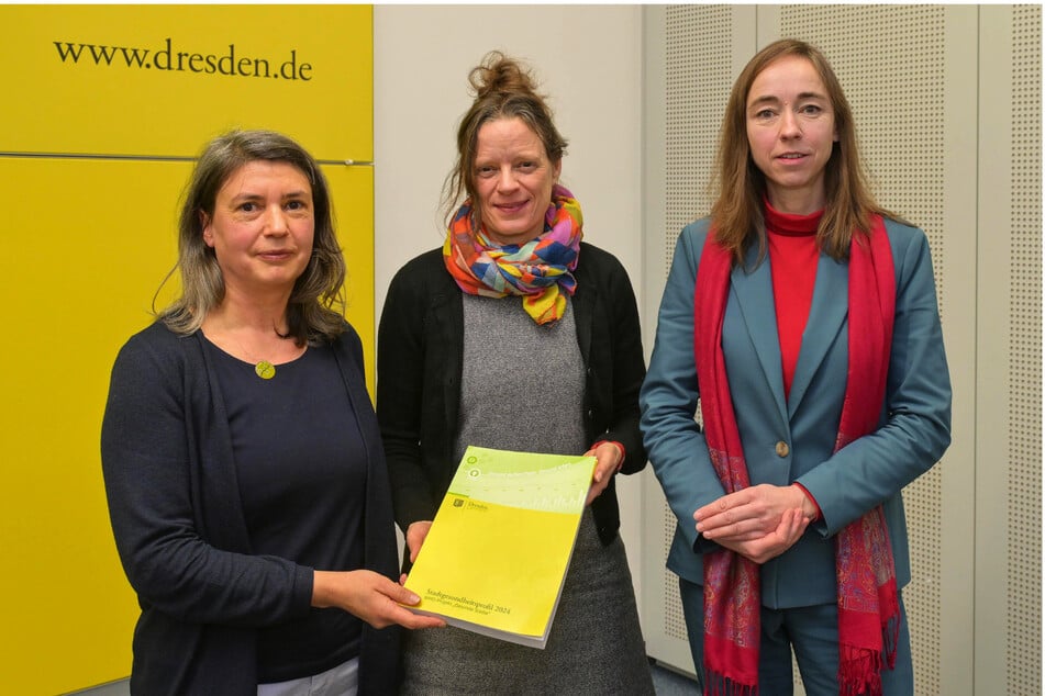 Stellten das Stadtgesundheitsprofil am Montag vor: Sozialbürgermeisterin Kristin Kaufmann (47, Linke), Amtsleiterin Natalie Schmitt (57) und Anke Schmidt (50, v.r.), Mitarbeiterin Gesundheitsberichterstattung.