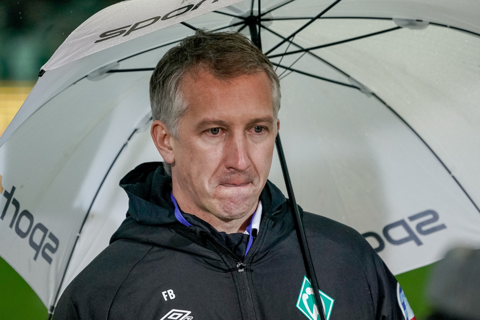 Frank Baumann (46) muss das Trainingslager von Werder Bremen absagen.