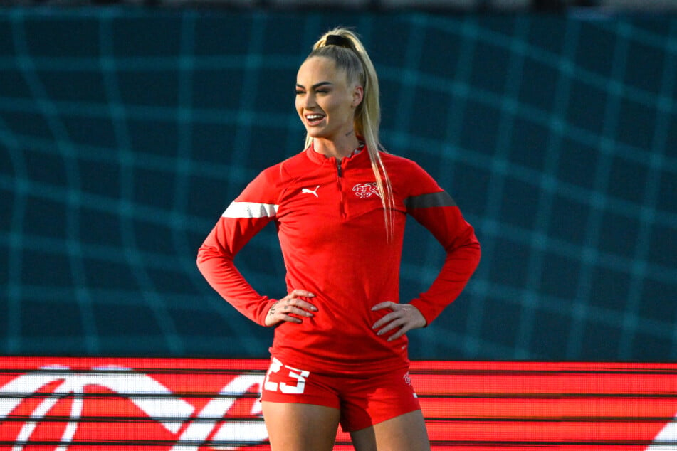 Alisha Lehmann (25) befindet sich derzeit mit der Schweizer Nationalmannschaft auf Länderspielreise.