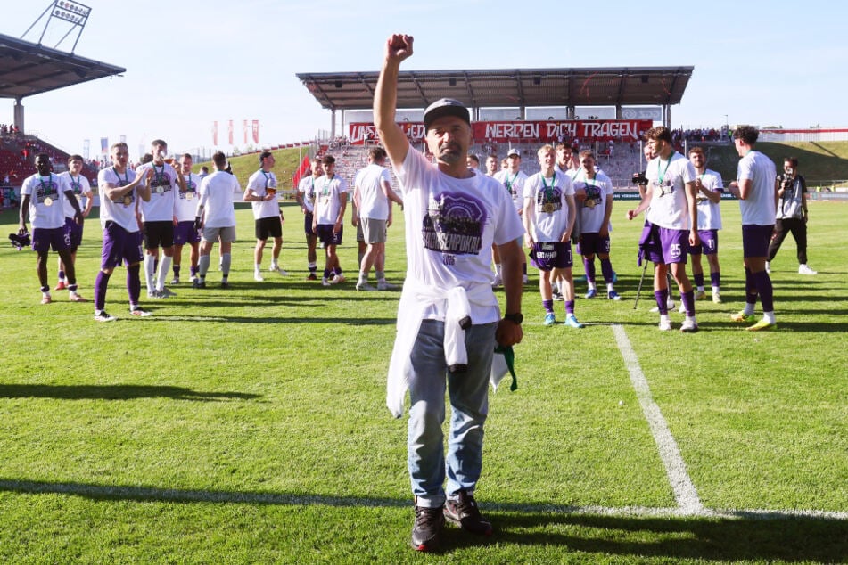 Coach Khvicha Shubitidze (51) und die Spieler mischen sich am Sonntag auch unter die Besucher für Smalltalk und Autogramme
