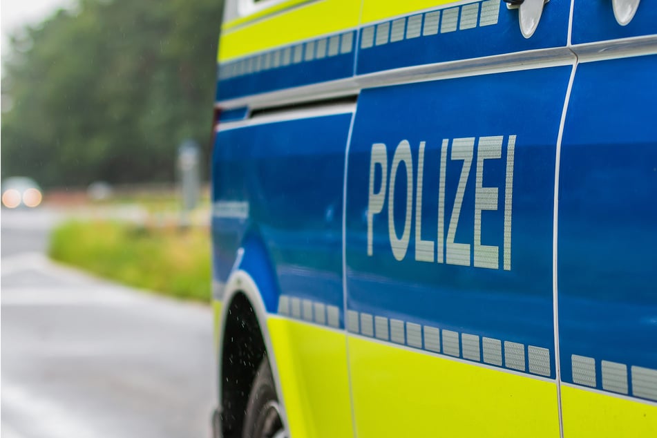 In Möckern (Jerichower Land) wurden zwei Menschen von einem Auto erfasst und verletzt. (Symbolbild)