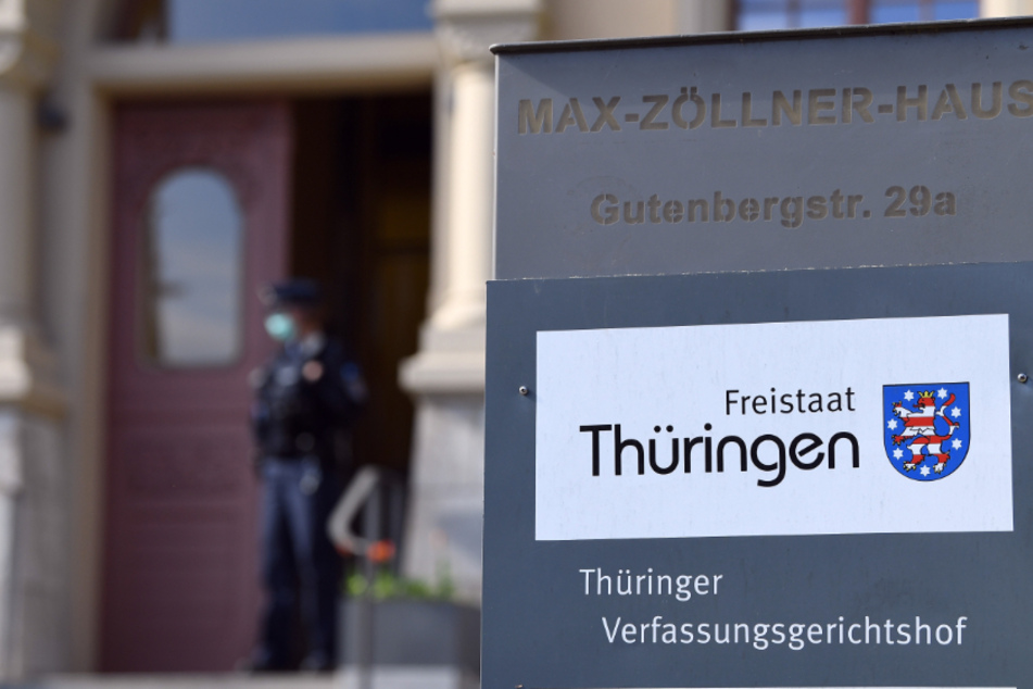 Dürfen Flüchtlinge trotz Ausreisebescheinigung bleiben? Gericht entscheidet über AfD-Antrag