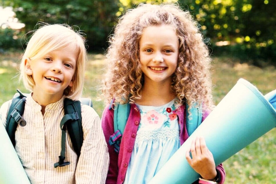 Alle bestens versorgt: Mit den Kids-Smartwatches der Telekom geht's sorglos durch das neue Schuljahr.