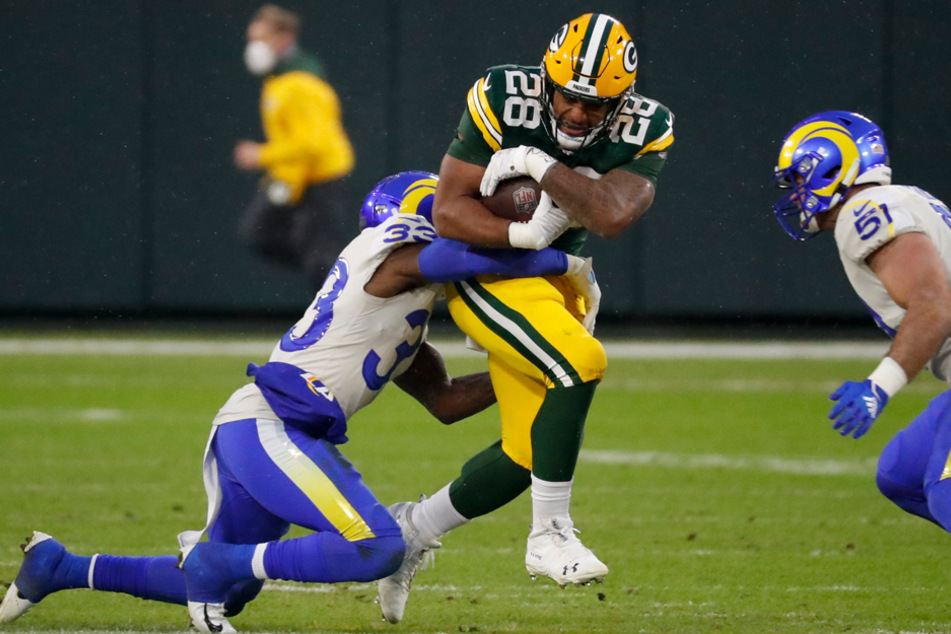 Packers-Rookie A.J. Dillon (M.) erkämpft wertvollen Raumgewinn für Green Bay.