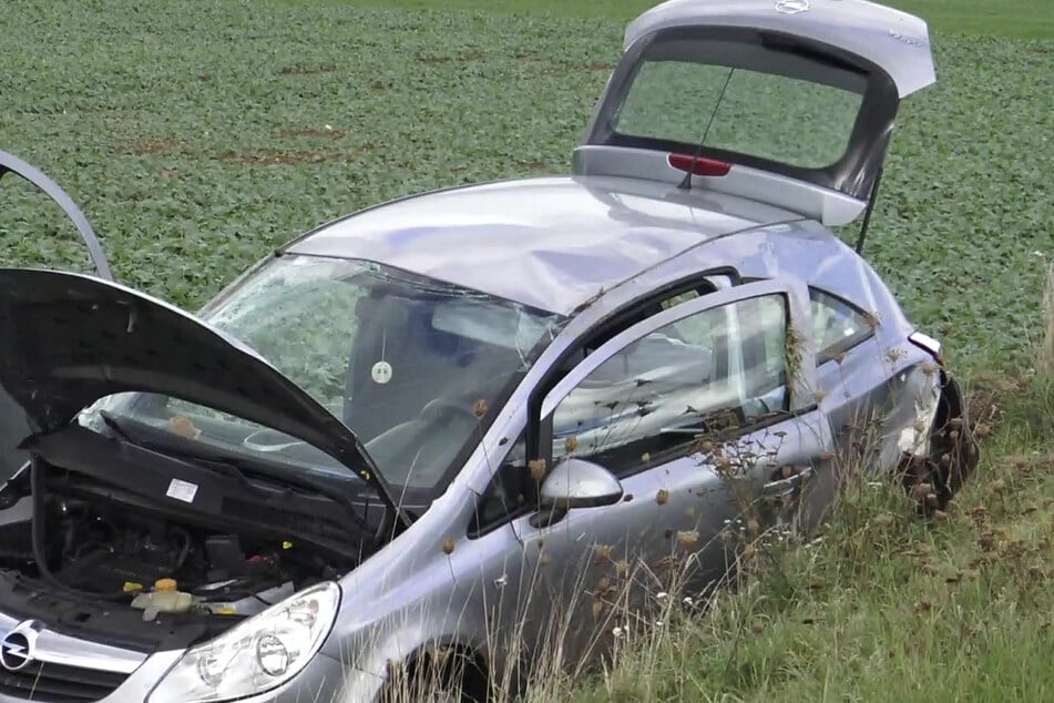 Der Opel der Frau überschlug sich bei dem Unfall.