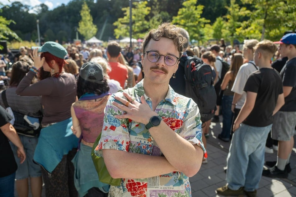 Simson (22) ist mit Freunden auf dem Festival und besuchte schon am Freitag die "Kosmos Revue"