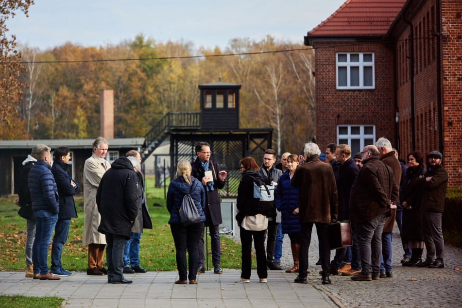 Bislang sprachen die Prozessbeteiligten nur über das KZ Stutthof, jetzt gab es einen gemeinsamen Besuch.