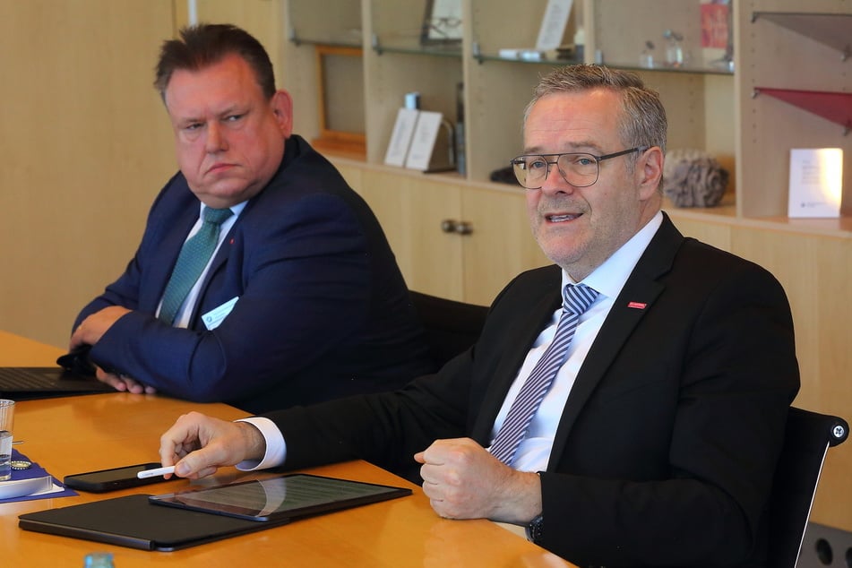 Andreas Brzezinski (55) und Jörg Dittrich (55) von der Handwerkskammer Dresden appellieren an die Politik.