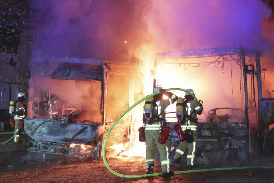 Nach rund zwei Stunden konnte die Düsseldorfer Feuerwehr die Lage unter Kontrolle bringen.