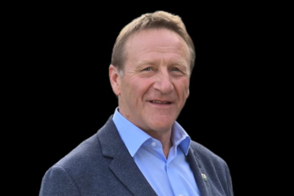 Jens Uhlemann (63) tritt für die AfD als Kandidat an. Seine Plakate wurden beschmiert und gestohlen.