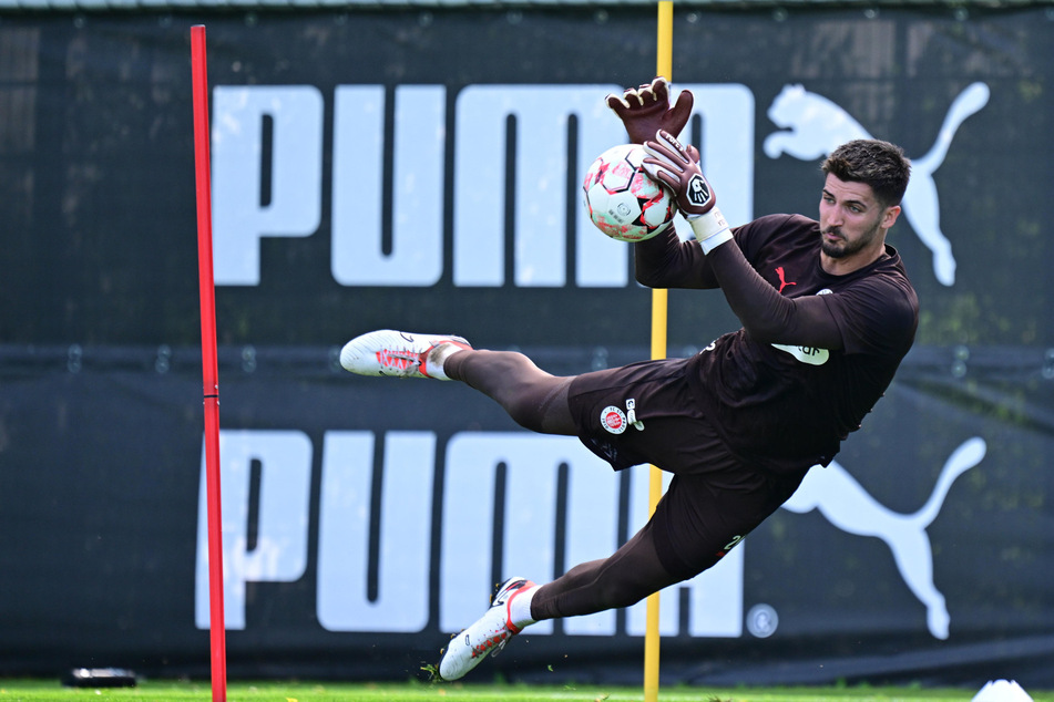 Nikola Vasilj (28) bleibt wohl die Nummer eins beim FC St. Pauli.