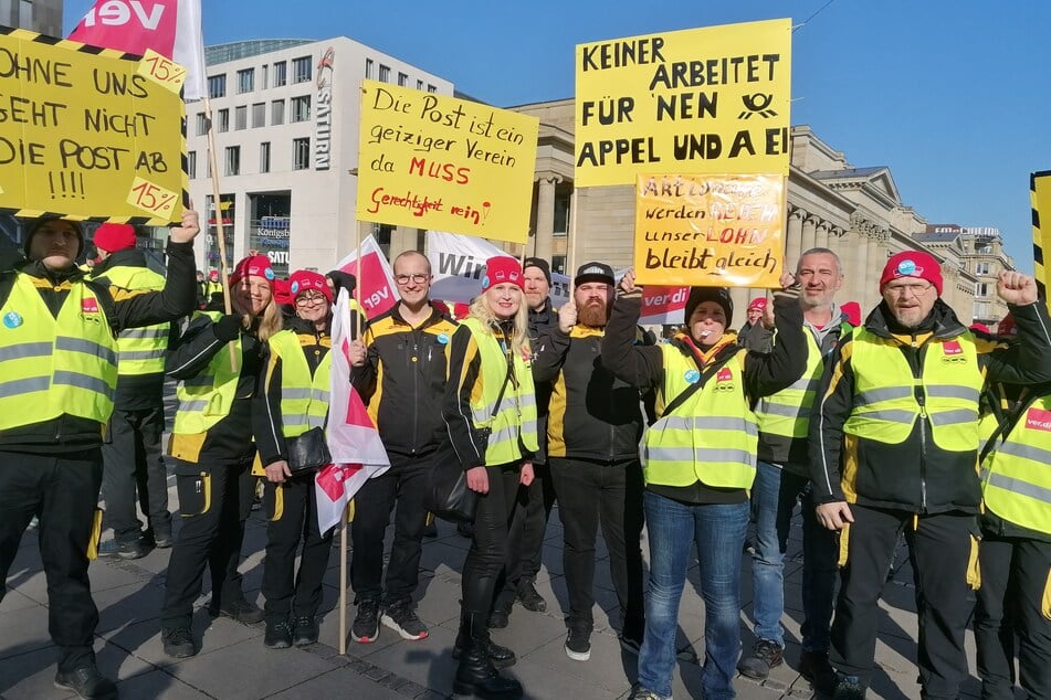 Streikende bei der Kundgebung am Dienstag in Stuttgart.