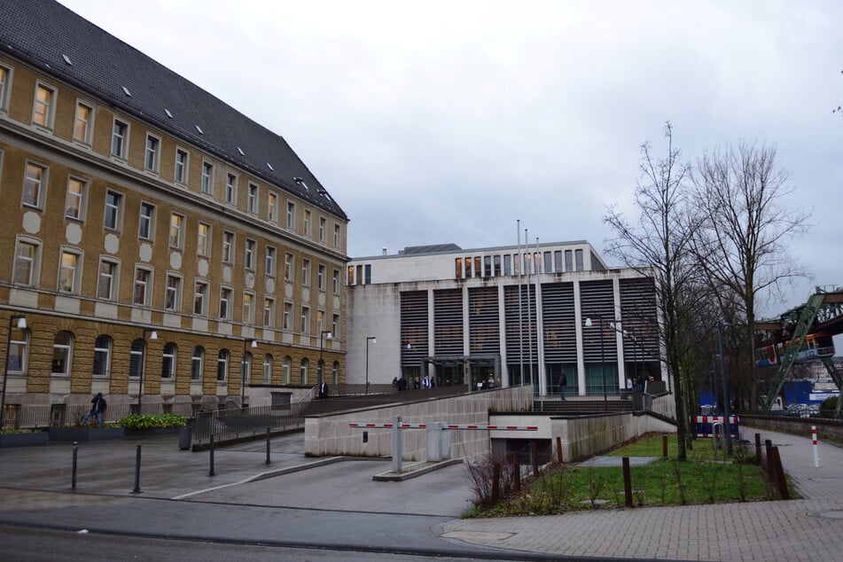 Vor dem Wuppertaler Amtsgericht wurde das Urteil gegen Rapper "Fat Comedy" am Dienstag bestätigt.