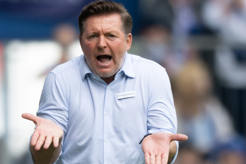 Christian Titz (52), Trainer des 1. FC Magdeburg, reagierte erzürnt auf einen Beinahe-Wechselfehler.