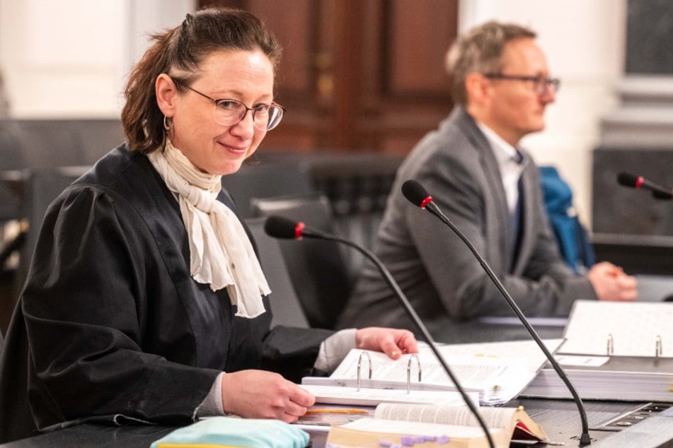 Die renommierte Zwickauer Anwältin Diana Enzinger (46) vertritt die beiden Kinder als Nebenklägerin.