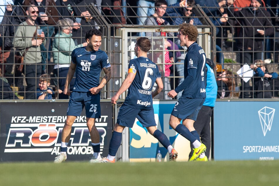 Der Ex-Leipziger Theo Ogbidi (l.) erzielte nach halbjähriger Leidenszeit den zwischenzeitlichen Ausgleich.