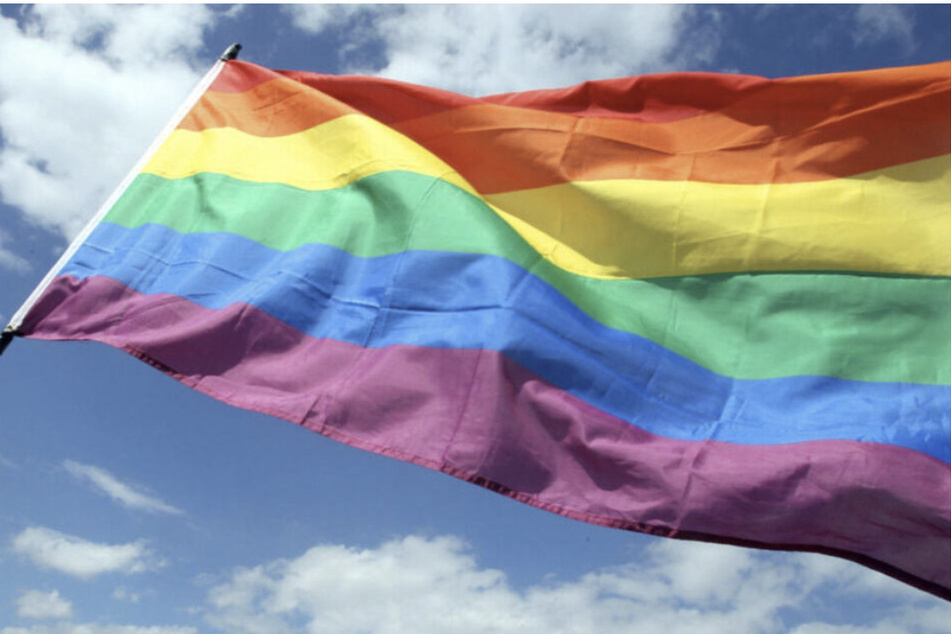 Unter der Abkürzung LSBTIQ versteht man die Zusammenfassung von lesbischen, schwulen, bisexuellen, trans*, inter* und queeren Menschen.