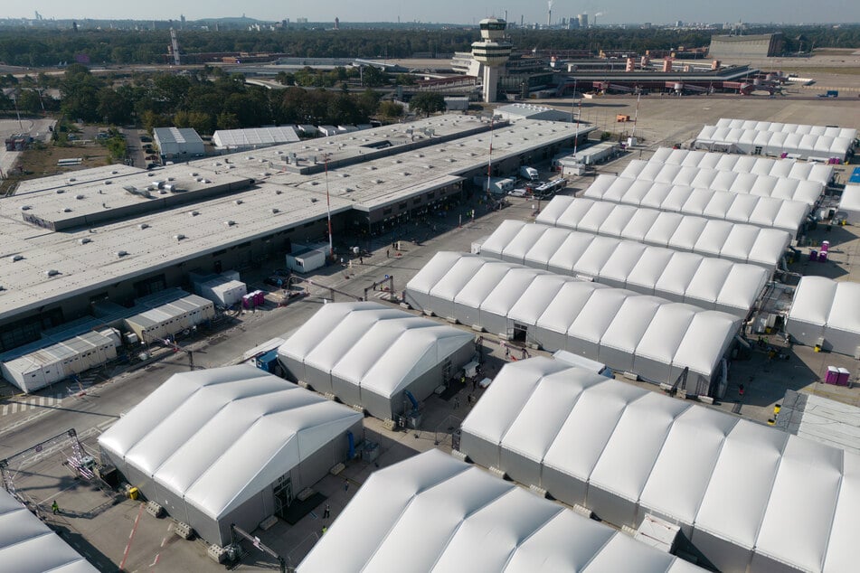 Auch die Flüchtlingsunterkunft in Tegel werde noch über das Jahr 2025 hinaus gebraucht.