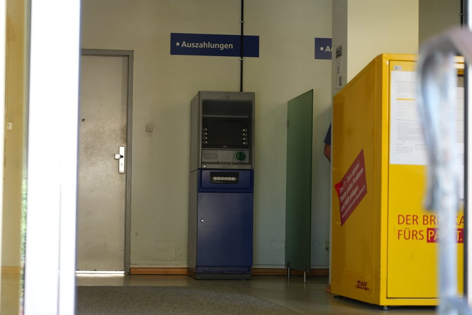 Bei diesem Geldautomaten wurde der Ausgabeschacht manipuliert.