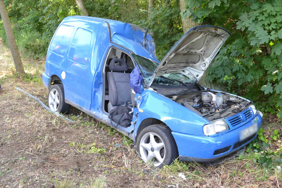 Der VW Caddy hatte nach dem Unfall vermutlich einen Totalschaden.
