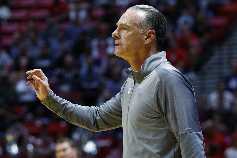 College basketball fans were not too pleased with TCU basketball coach Jamie Dixon's response to Lampkin's allegations.