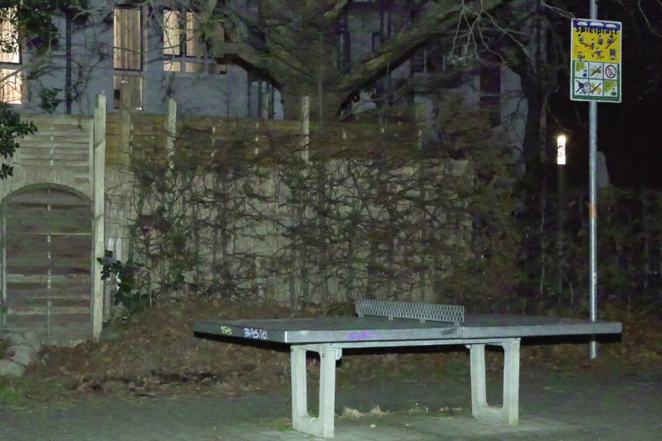 Der 19-Jährige hatte sich an den Tischtennisplatten auf der Brandenburger Allee verabredet.