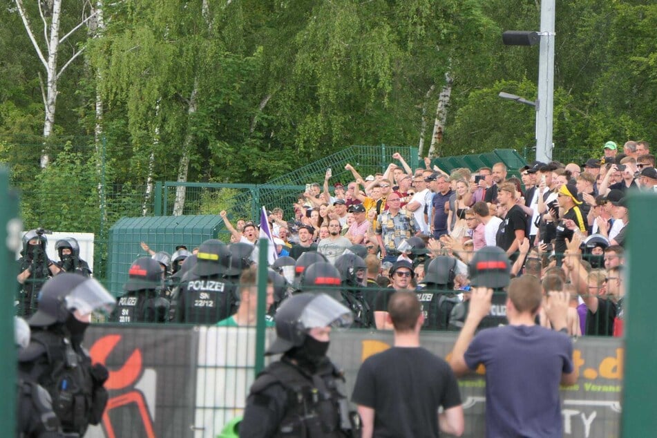 Es reisten zahlreiche Fans zum Sachsenpokal-Finale zwischen den A-Junioren von Dynamo Dresden und Erzgebirge Aue in den Husarensportpark an.