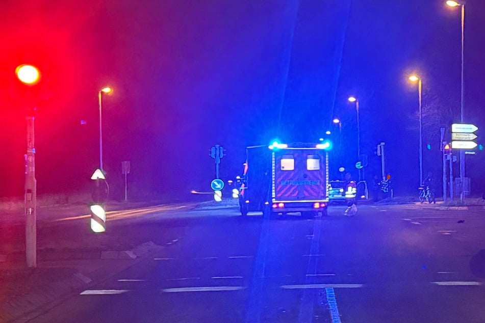 VW erfasst Fußgänger: Mann wird lebensgefährlich verletzt