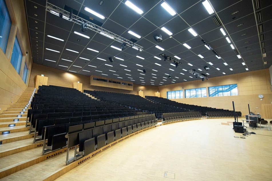 Ein leerer Hörsaal im Hörsaalzentrum der Technischen Universität Dresden
