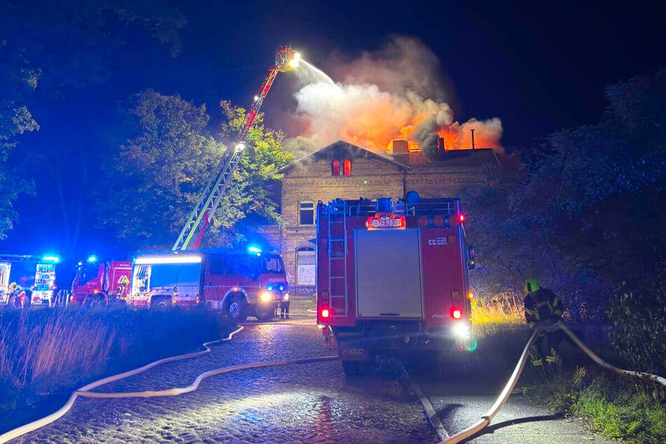 Beim Brand eines ehemaligen Bahnhofsgebäudes in Raguhn ist das Duo im September von der Polizei gestellt worden.