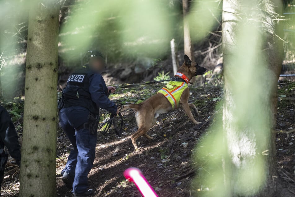 Am Dienstag kamen Leichenspürhunde zum Einsatz, um den vermissten Oliver K. (34) zu wittern - bislang ohne Erfolg.