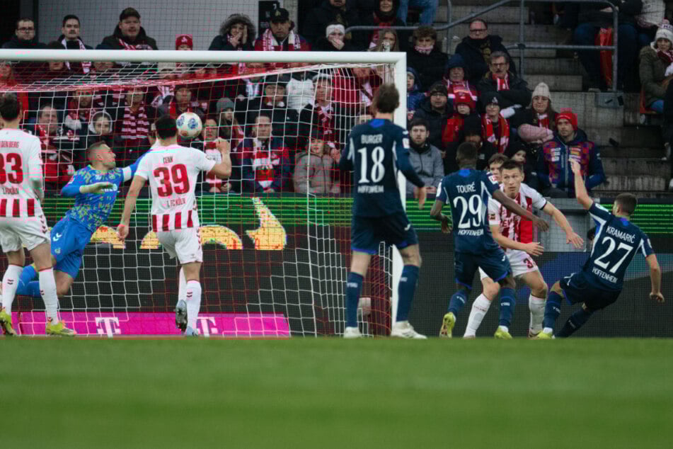 Nach einer Stunde köpfte Andrej Kramaric (r.) die TSG zur zwischenzeitlichen Führung.