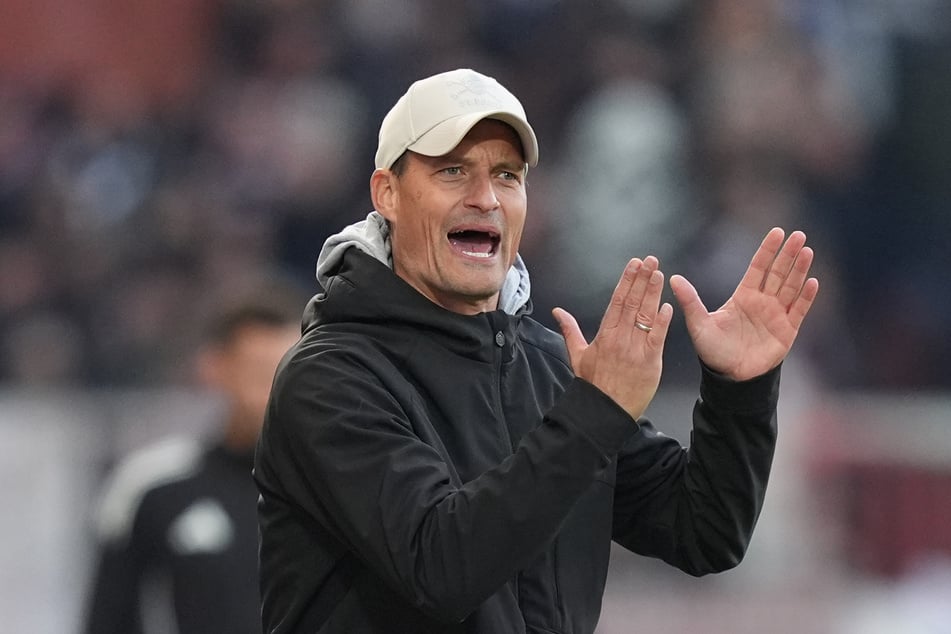 Trainer Alexander Blessin (52) sieht sein Team nicht chancenlos gegen die Champions-League-Mannschaft Eintracht Frankfurt.
